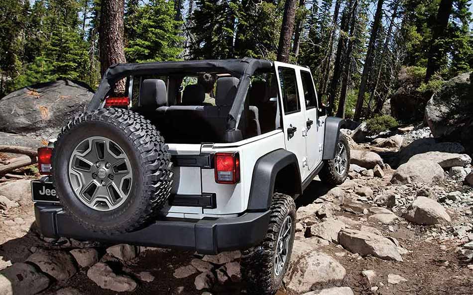 2016 Jeep Wrangler Unlimited Rock Climbing